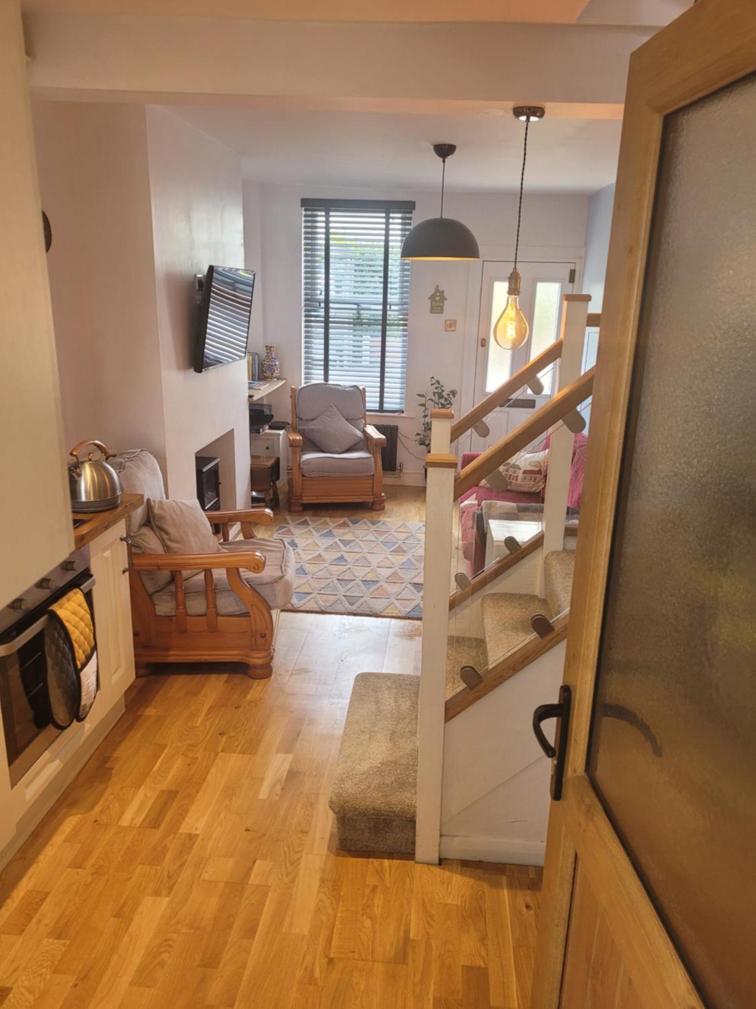 Little Haven 1 Bedroom House Sought After Area Apartment *