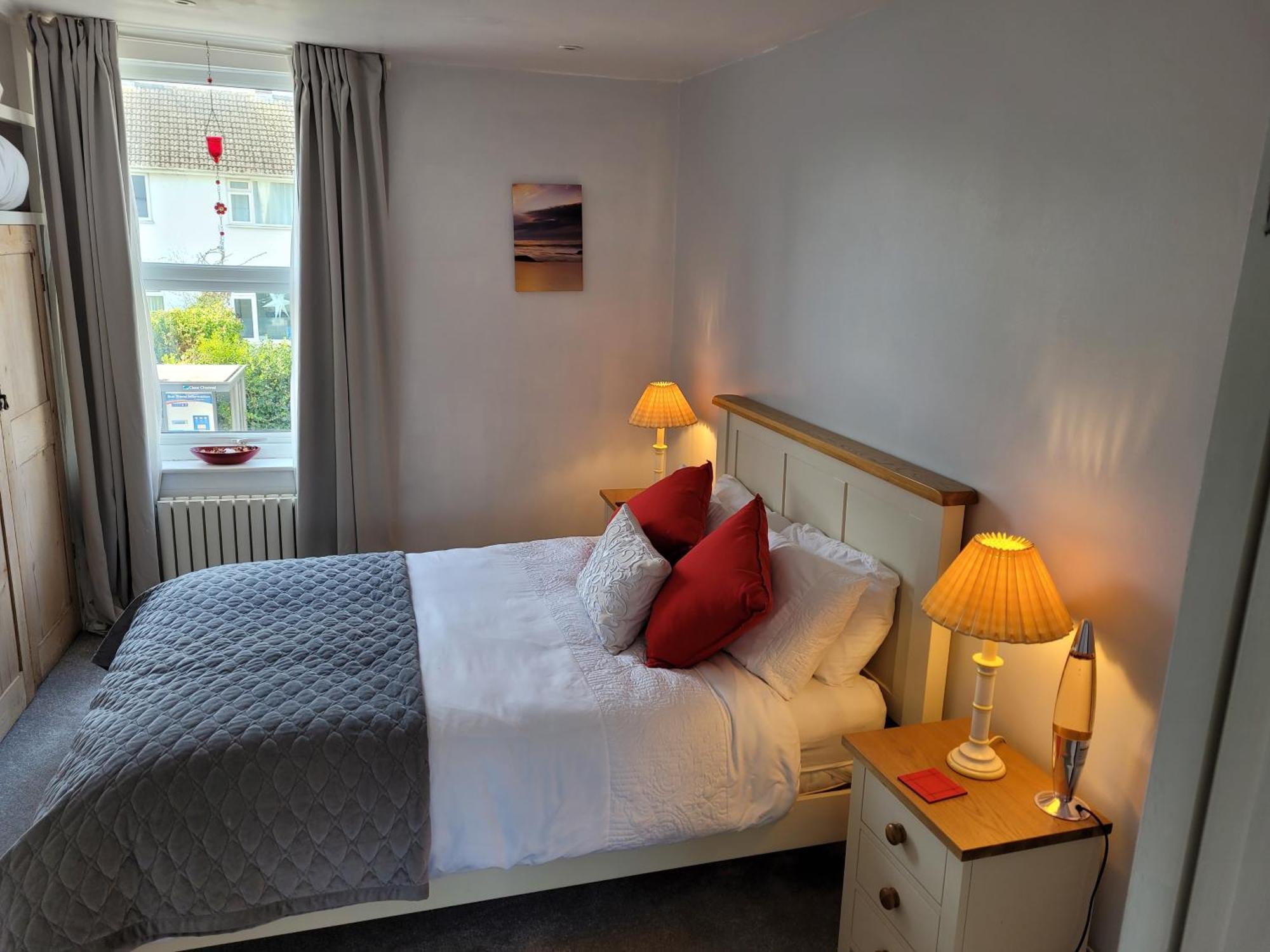 Little Haven 1 Bedroom House Sought After Area Apartment *